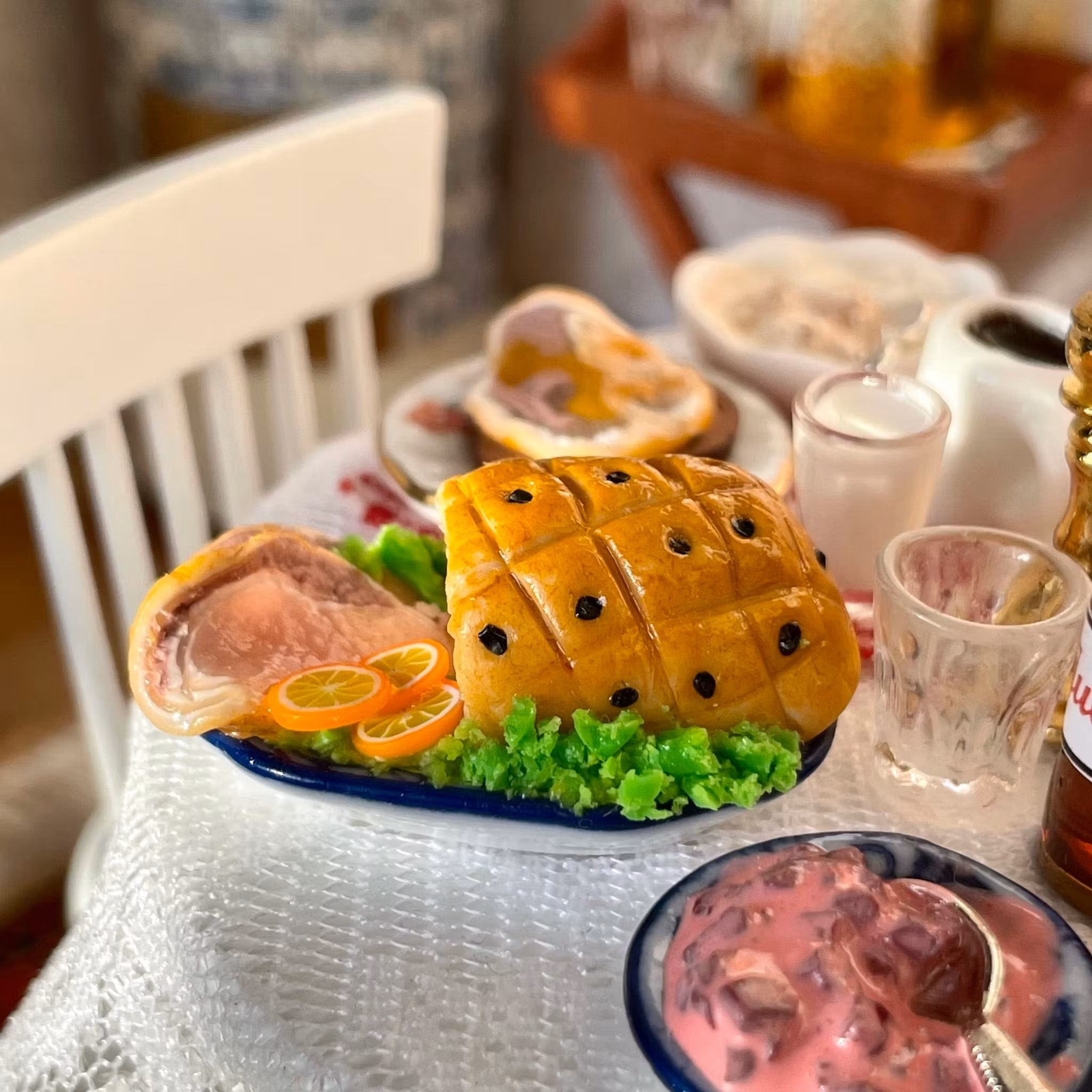 Julskinka på porslinsfat