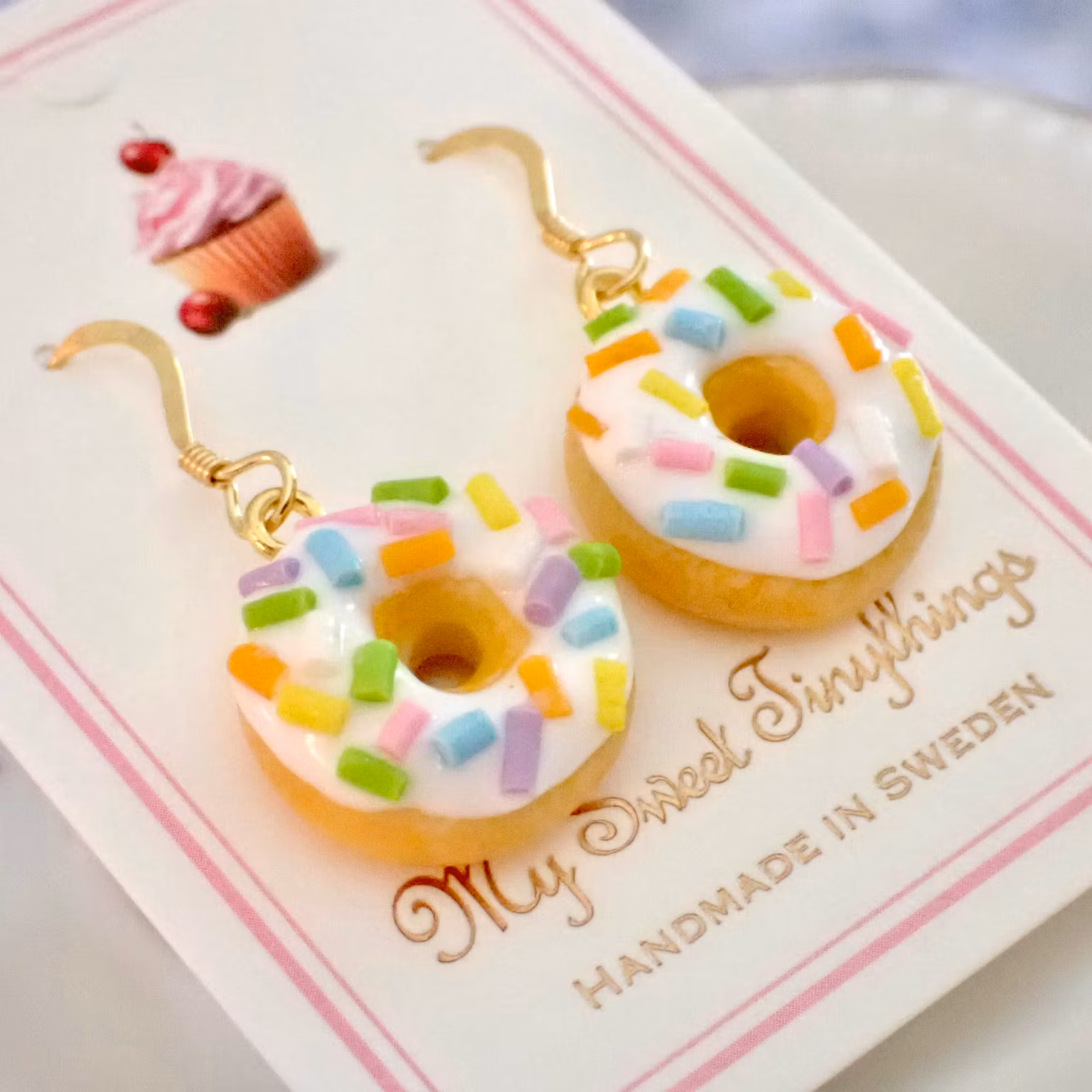 Donuts / munkar vit glasyr och strössel silver / guld