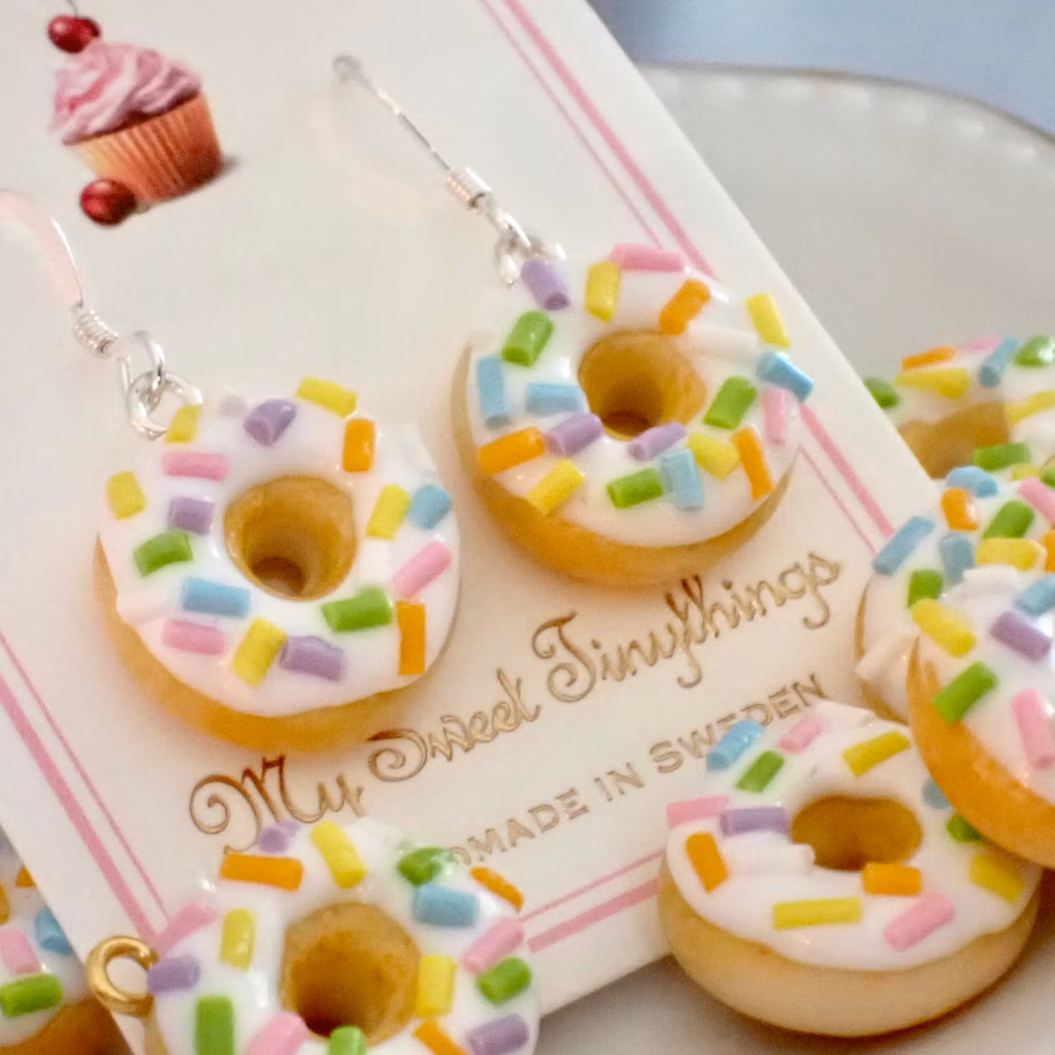 Donuts / munkar vit glasyr och strössel silver / guld