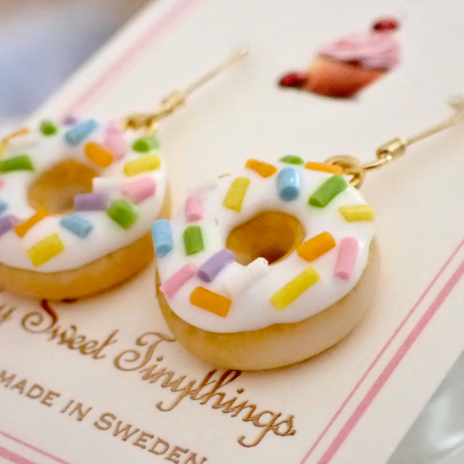 Donuts / munkar vit glasyr och strössel silver / guld