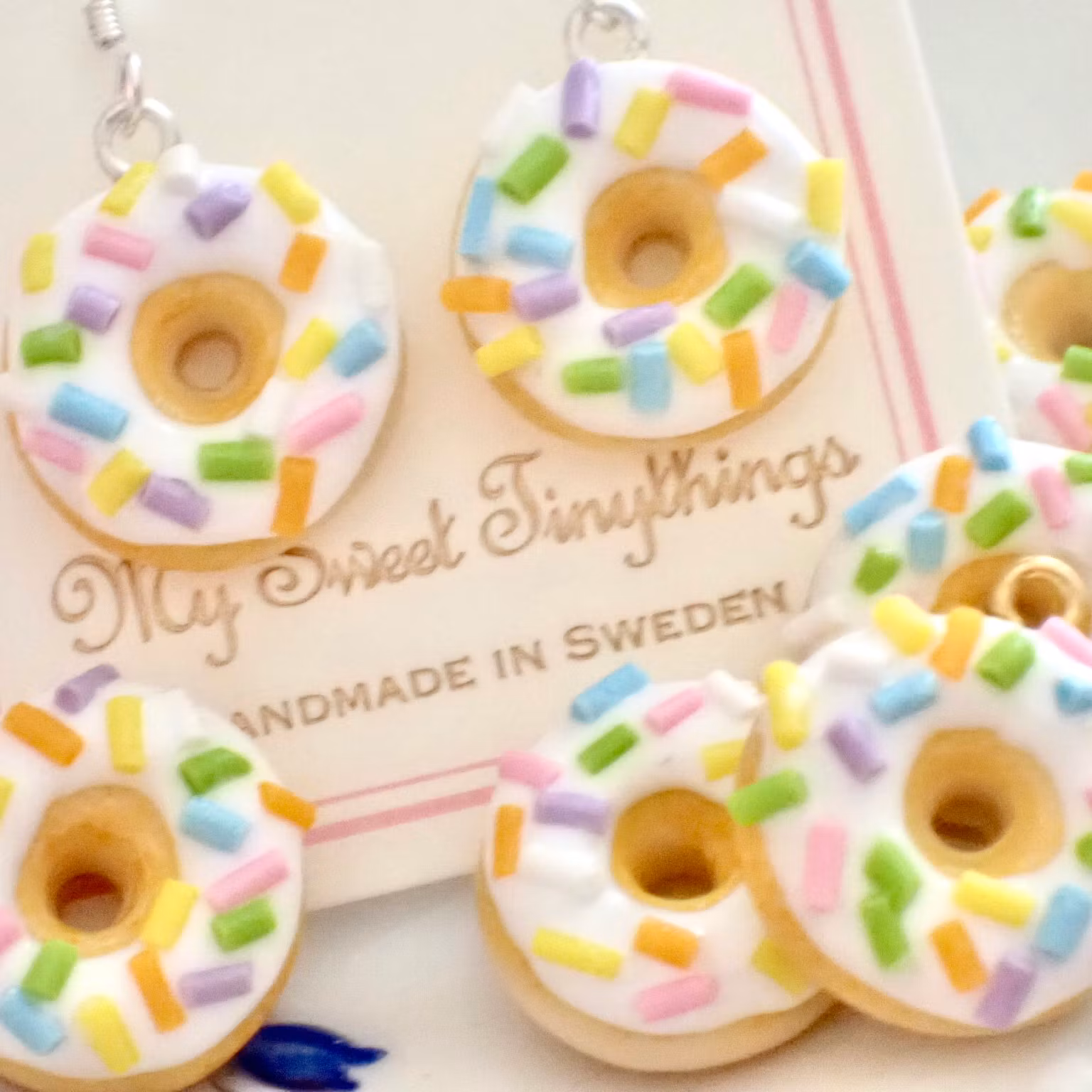 Donuts / munkar vit glasyr och strössel silver / guld