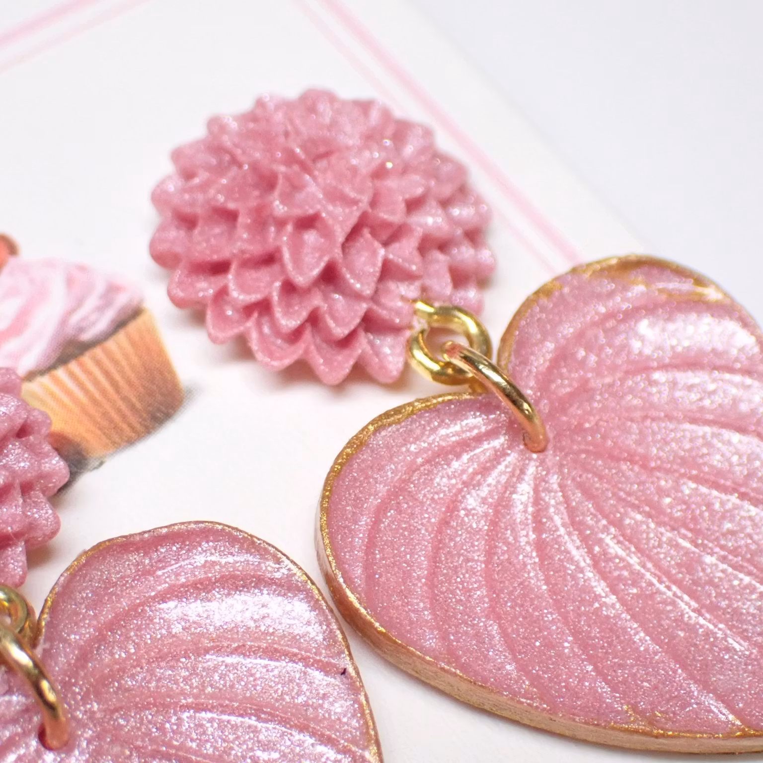 Rosa glitterlöv stiftörhänge