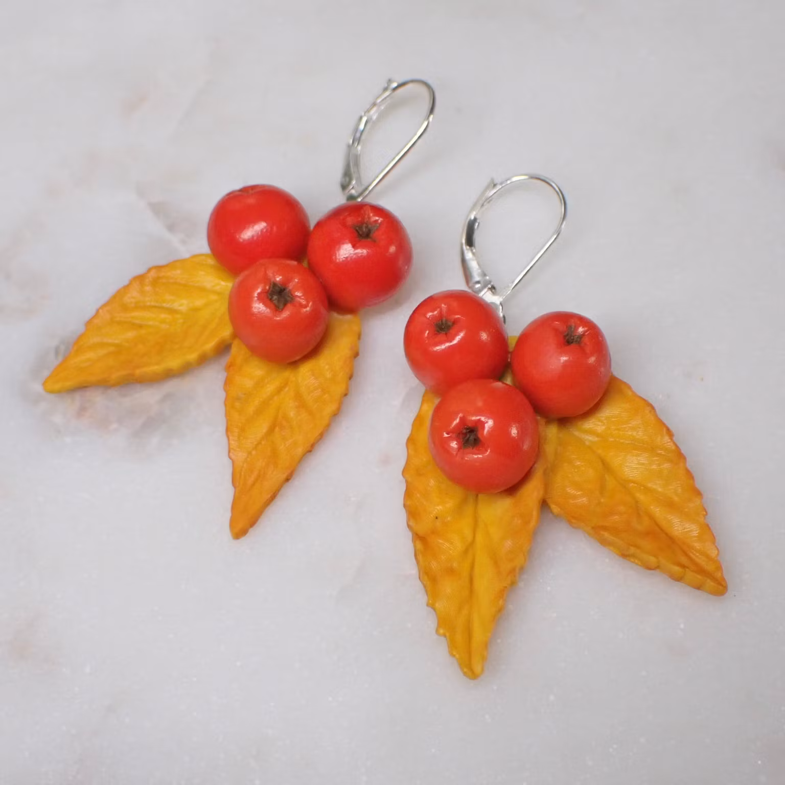 Rönnbär med gula blad örhängen silver/guld