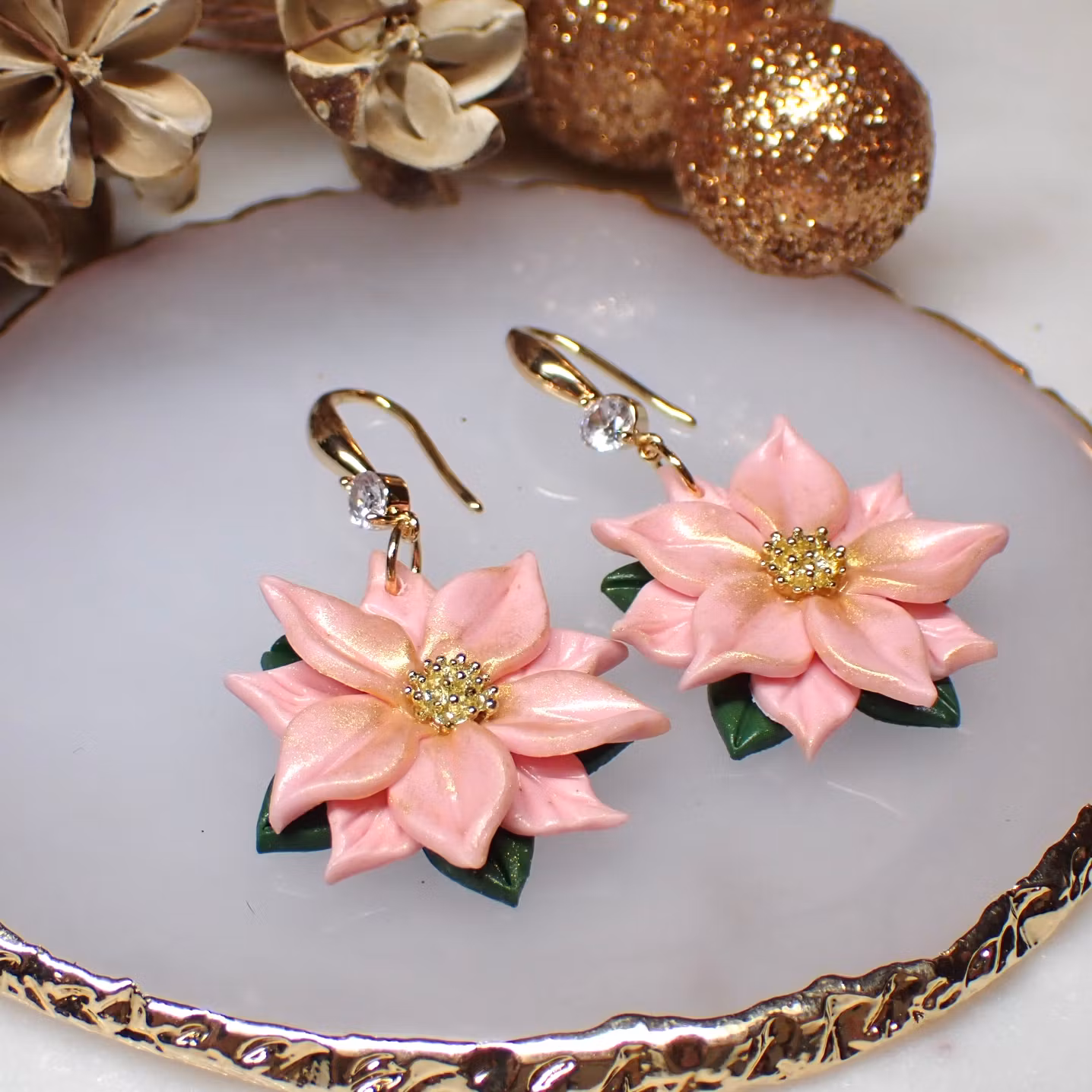 Julstjärnor örhängen röda/rosa/vita med creoler/kristallkrok