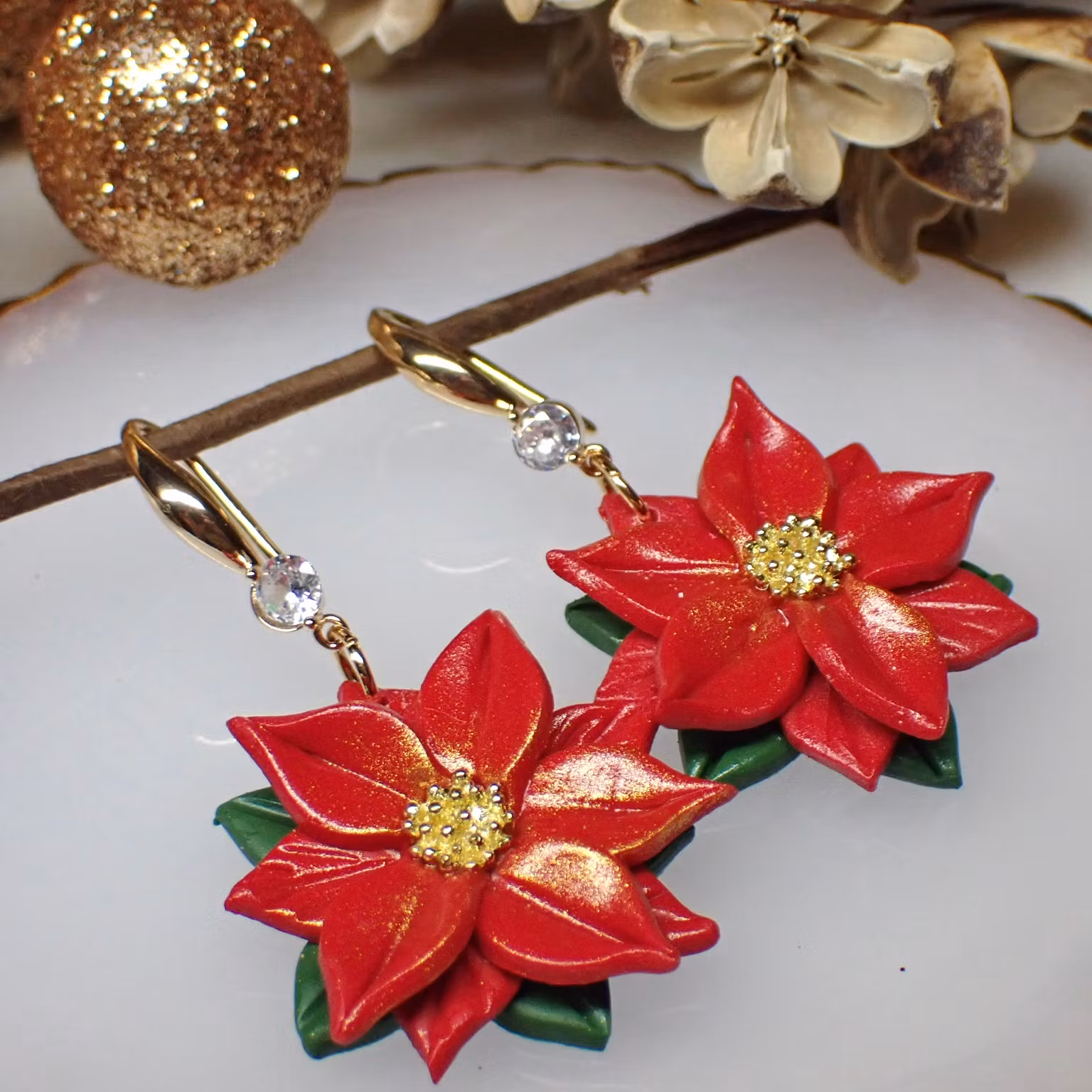 Julstjärnor örhängen röda/rosa/vita med creoler/kristallkrok