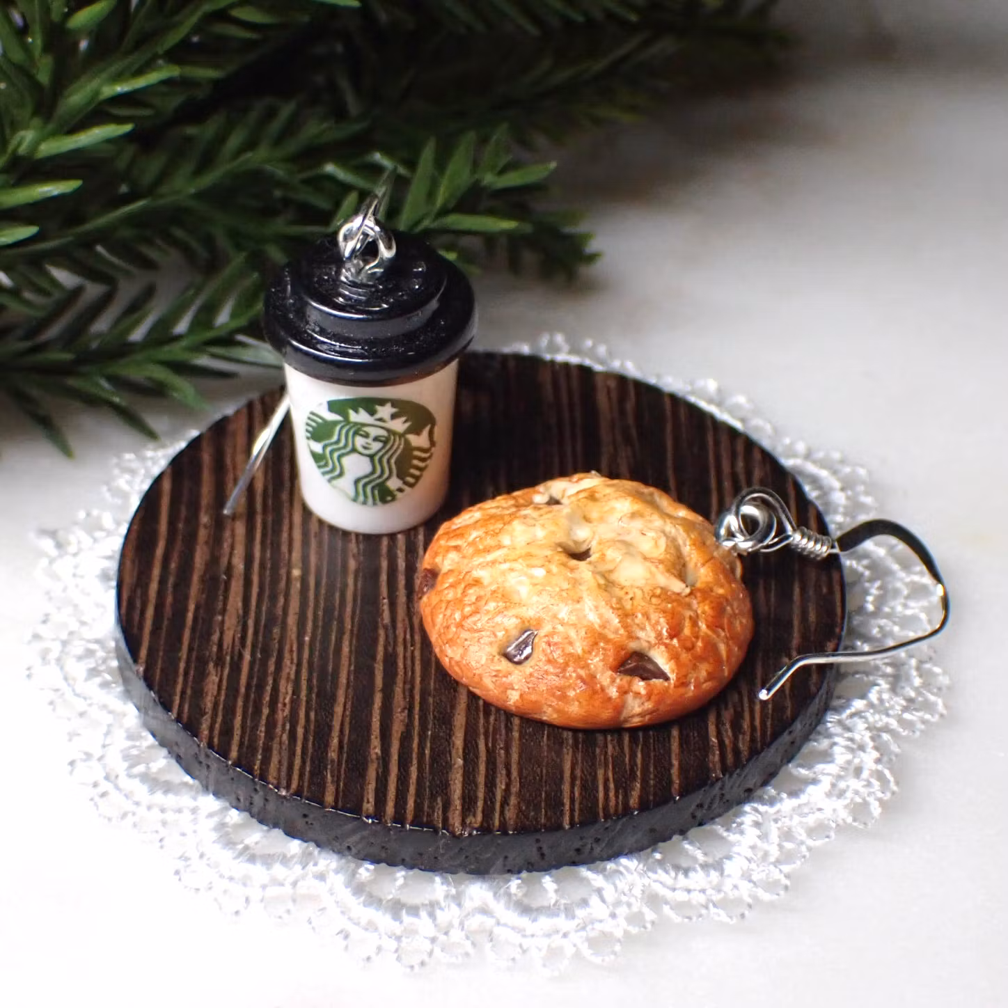 Take away kaffe med kaka 1 par svart eller vitt lock