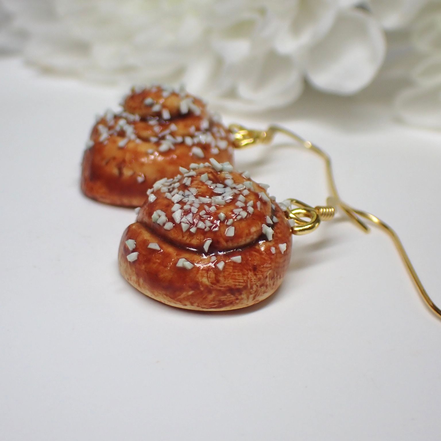 Kanelbulle örhängen krokar/stift/silver/guld