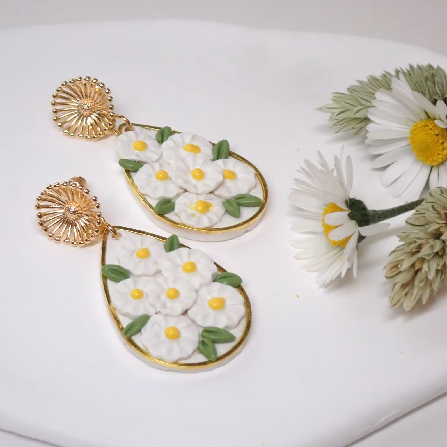 Lovisa Daisy dangle