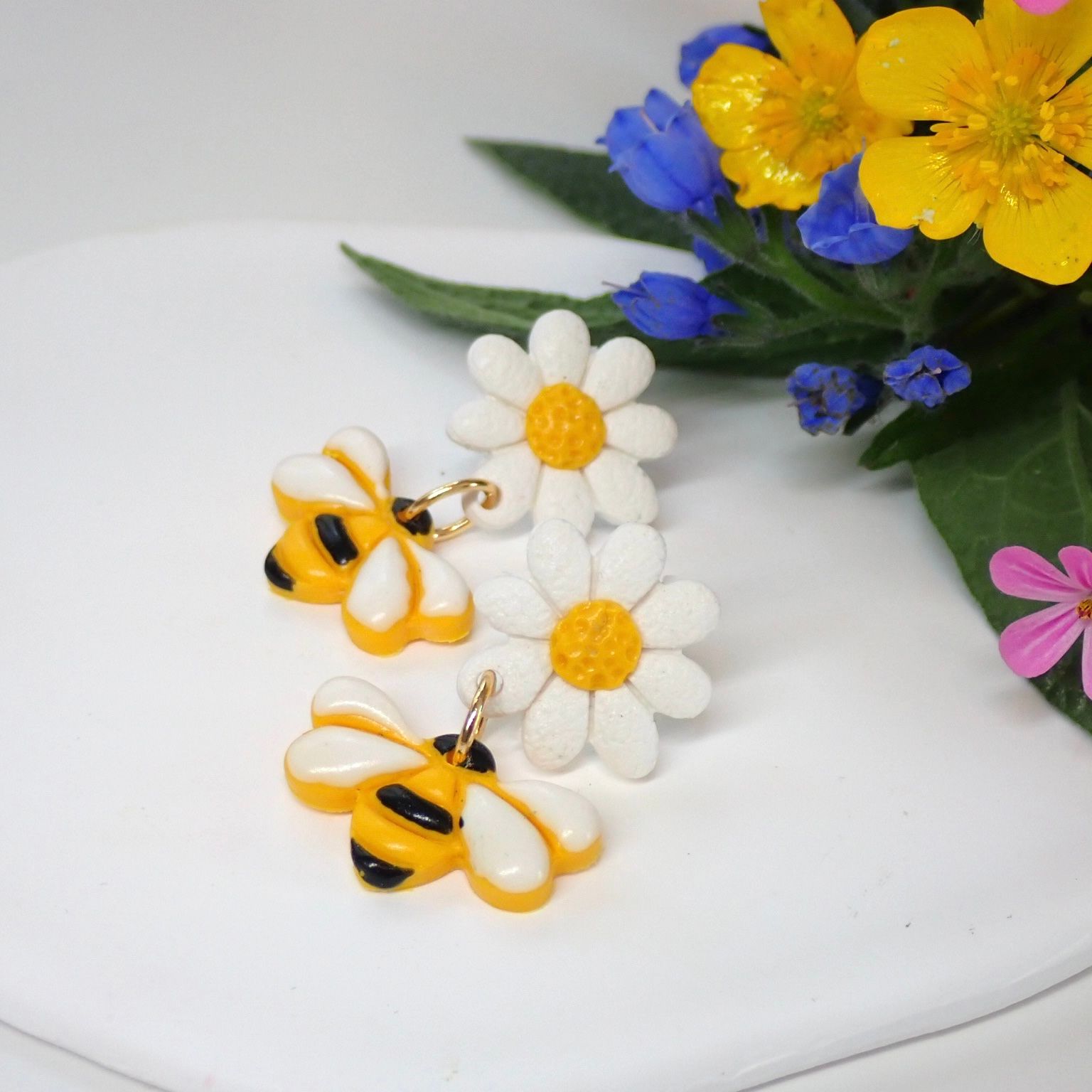 Daisy Bee