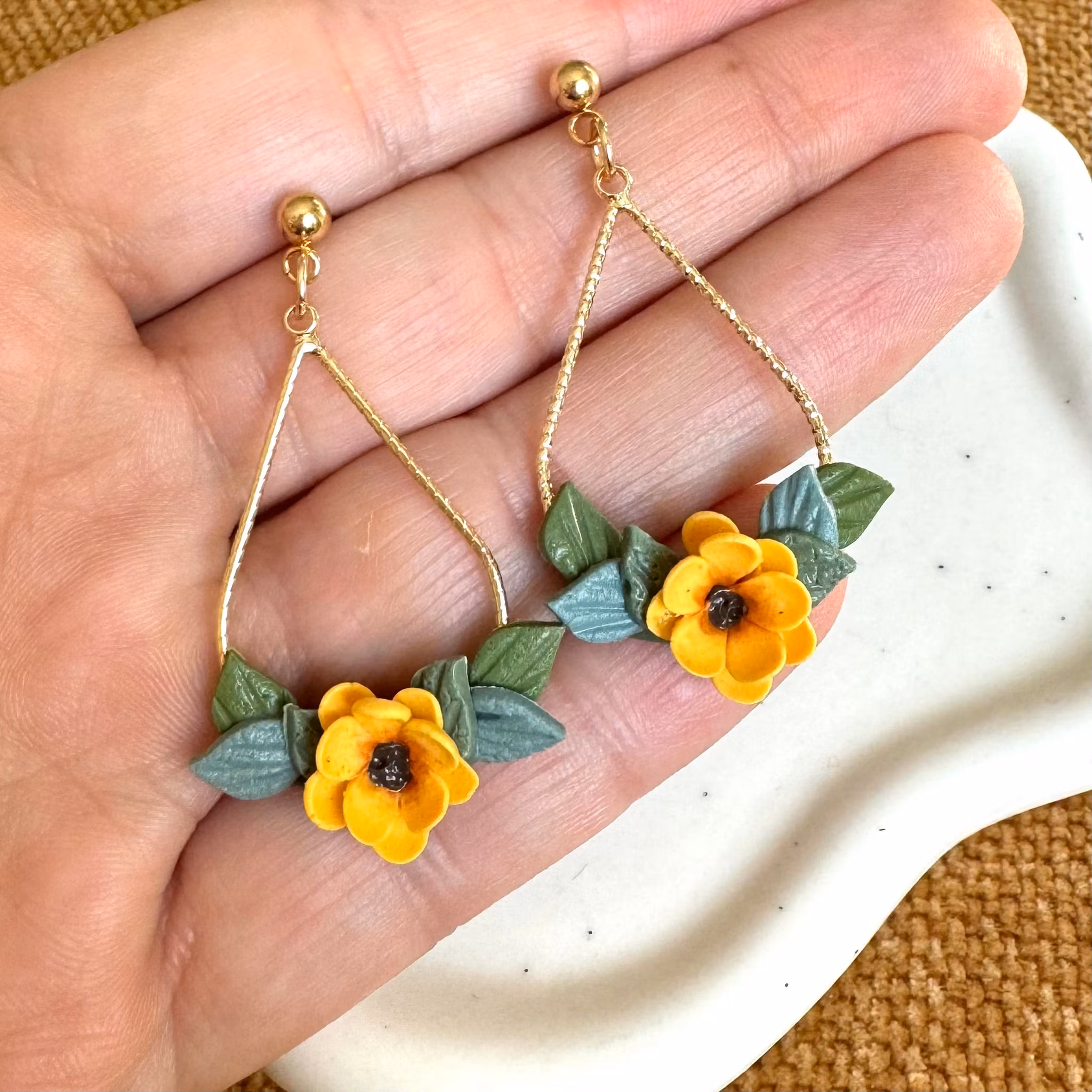 Flower dangles med gul blomma