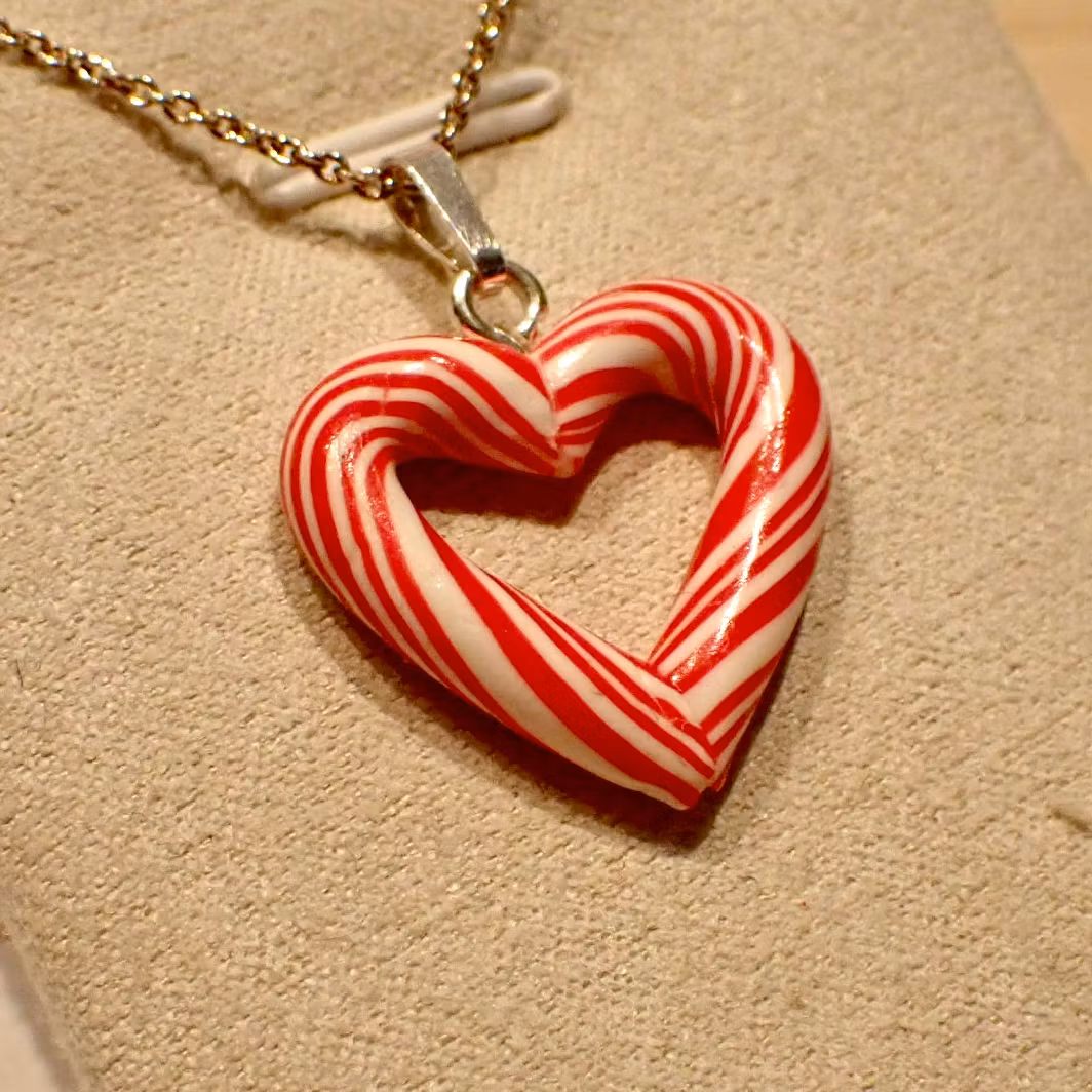 Polkagrishjärta halsband silver