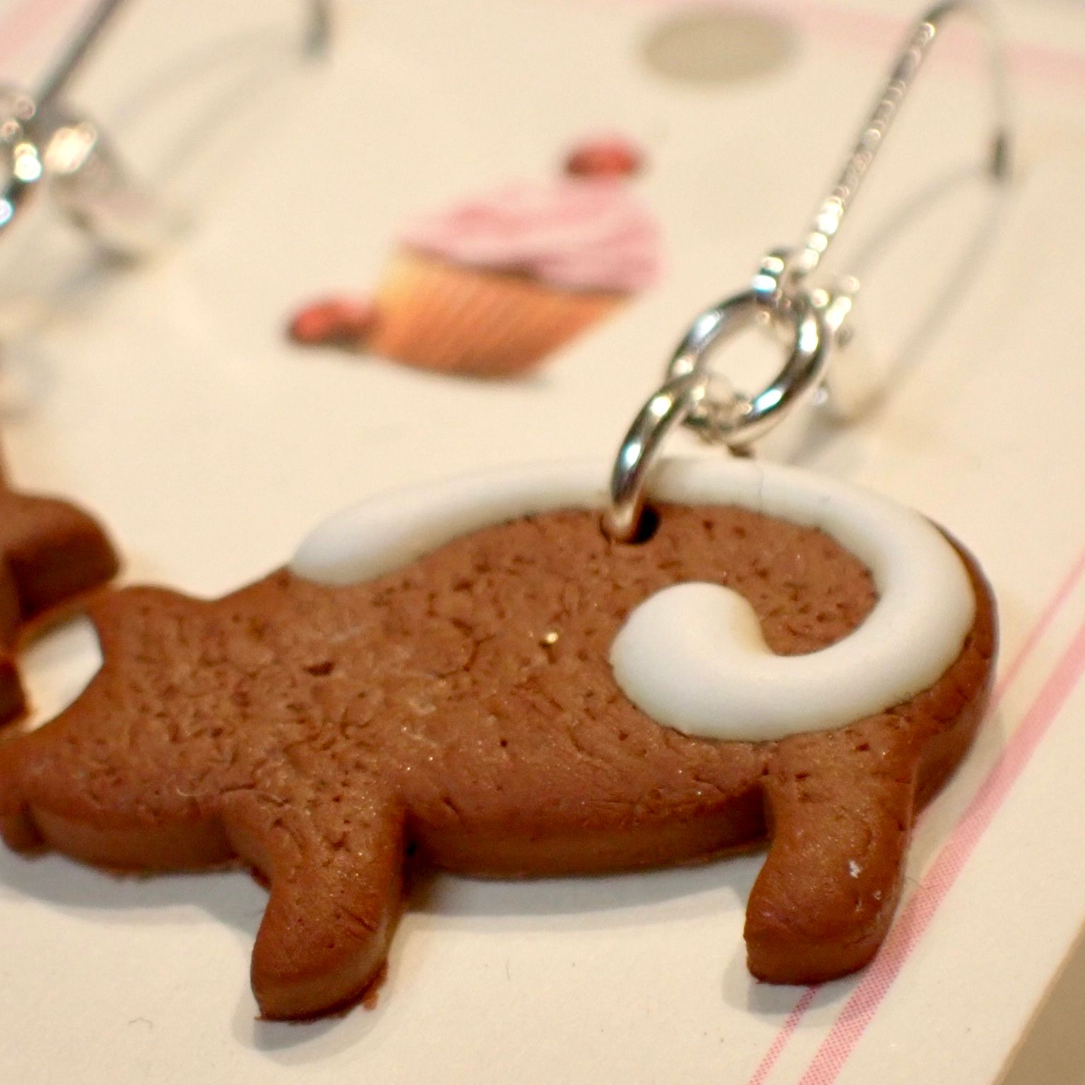 Pepparkaksgrisar med krokar i silver