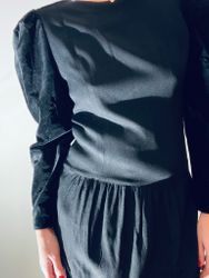 Vintage klänning med sammetsärmar