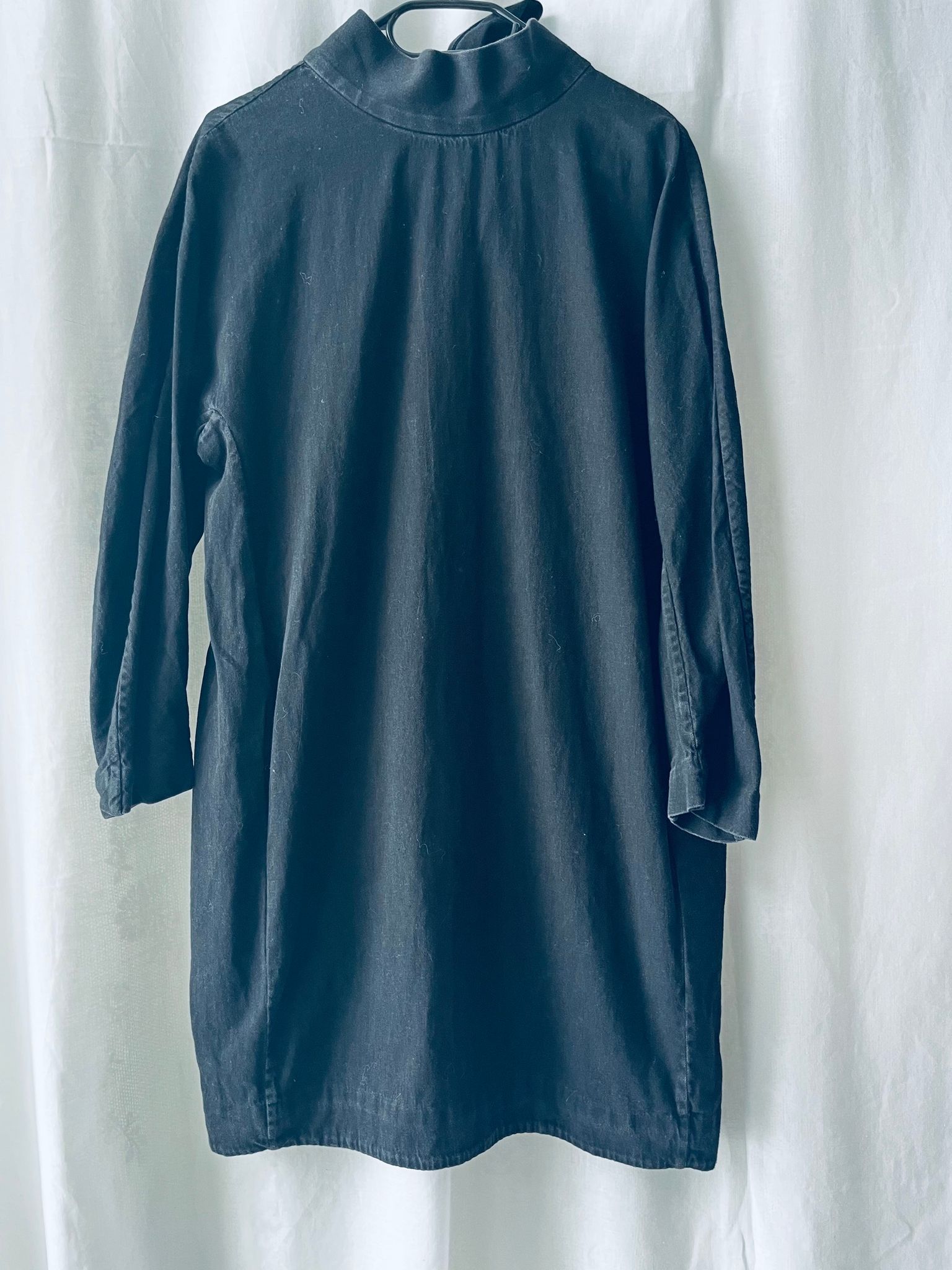 COS svart denimklänning