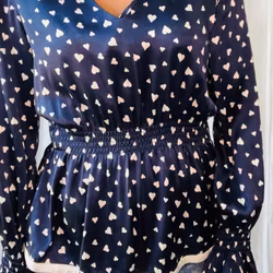 Resumé blus med hjärtan