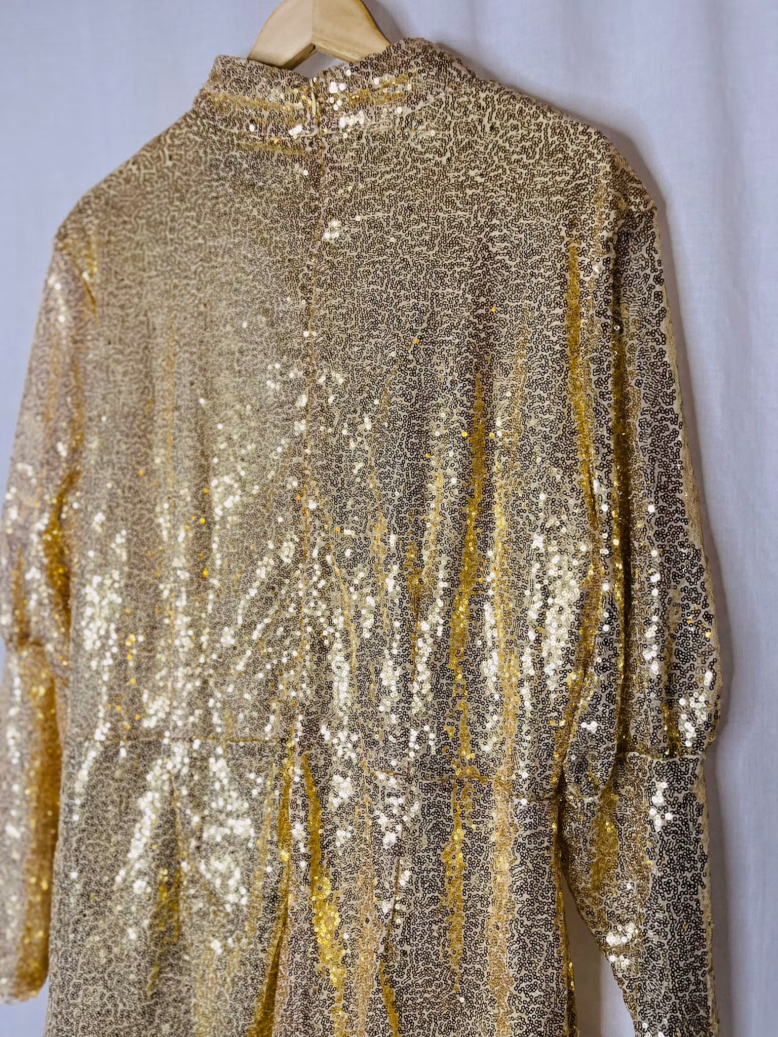 Paljettklänning i guld