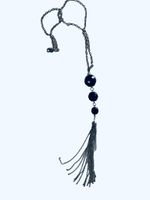 Halsband med tofs