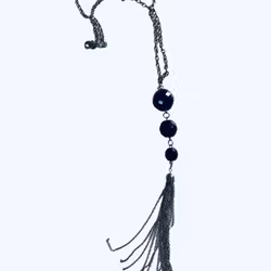 Halsband med tofs
