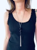 Halsband med tofs
