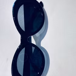 Solglasögon svarta ovala