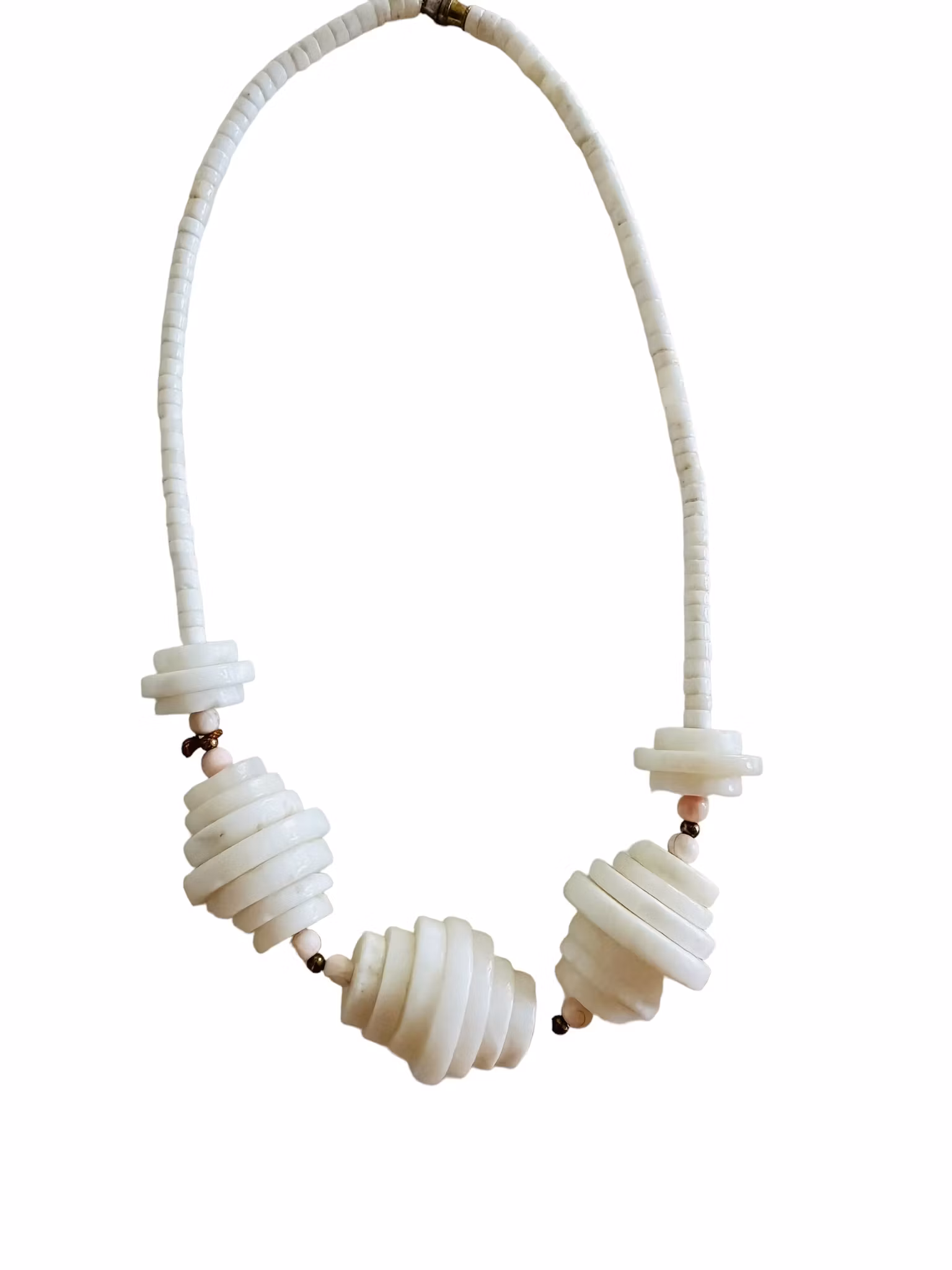 Halsband med vita stenar