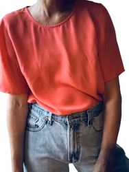 Stylein sidenblus med cutout