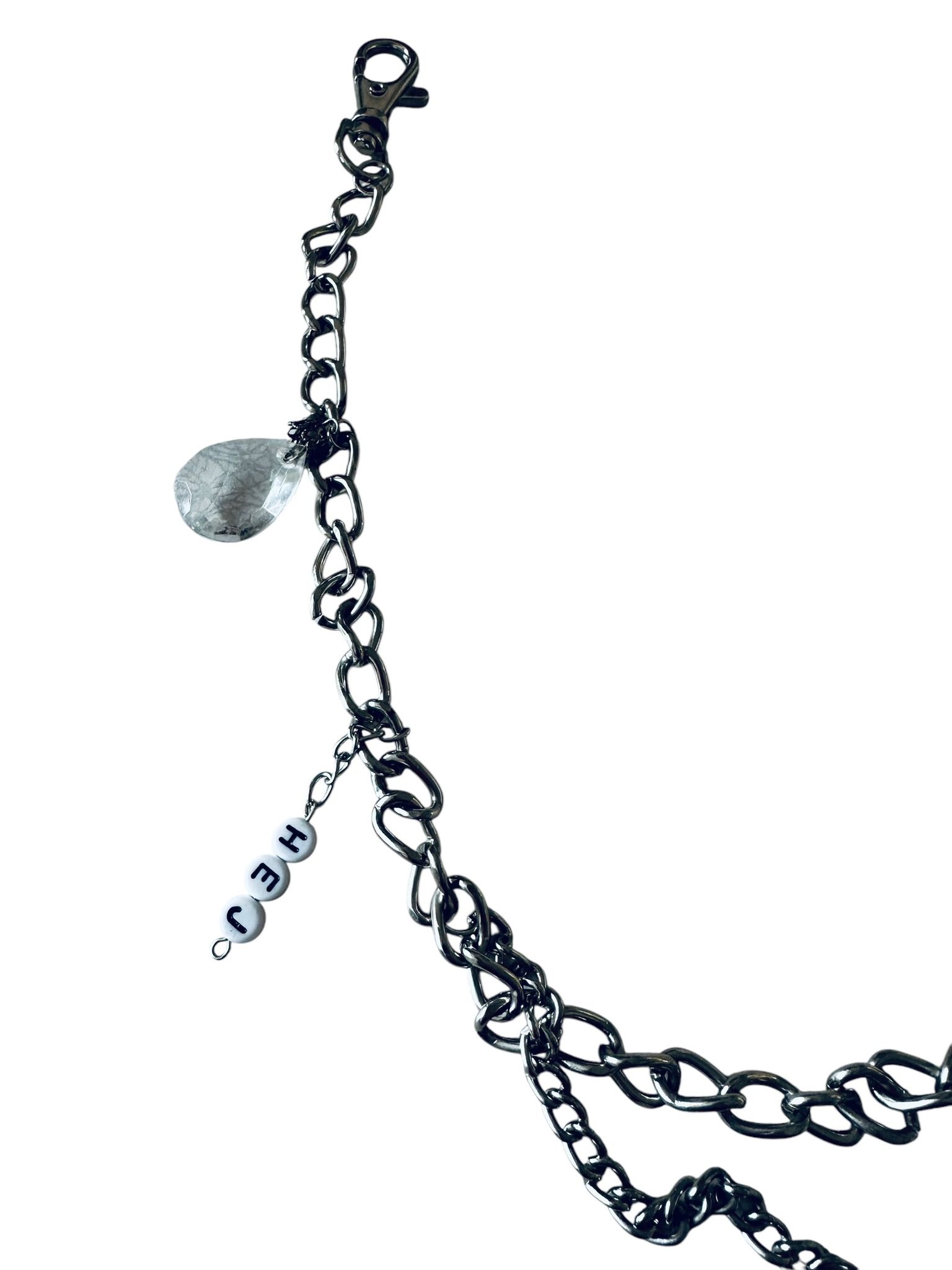 Handgjord silverfärgad bagcharm