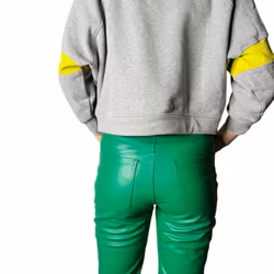 Grön byxa i fejkskinn