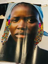 Örhängen i färgglad strass