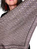 Vintage scarf med blommor i rutor