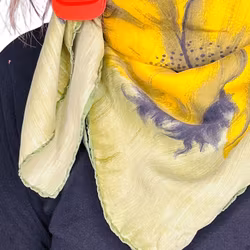 Vintage sidenscarf i grönt och gult