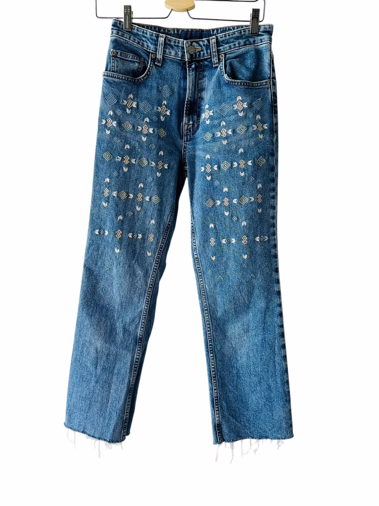 Jeans med bohemiska broderier
