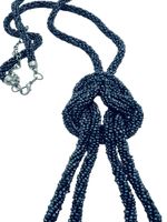 Halsband i blåsvarta pärlor