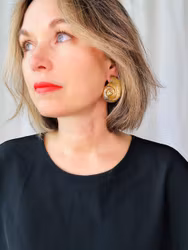 Örhängen snäckor i guld