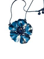 Pilgrim halsband med stor blomma