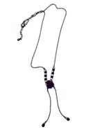 Halsband med ros och röda stenar
