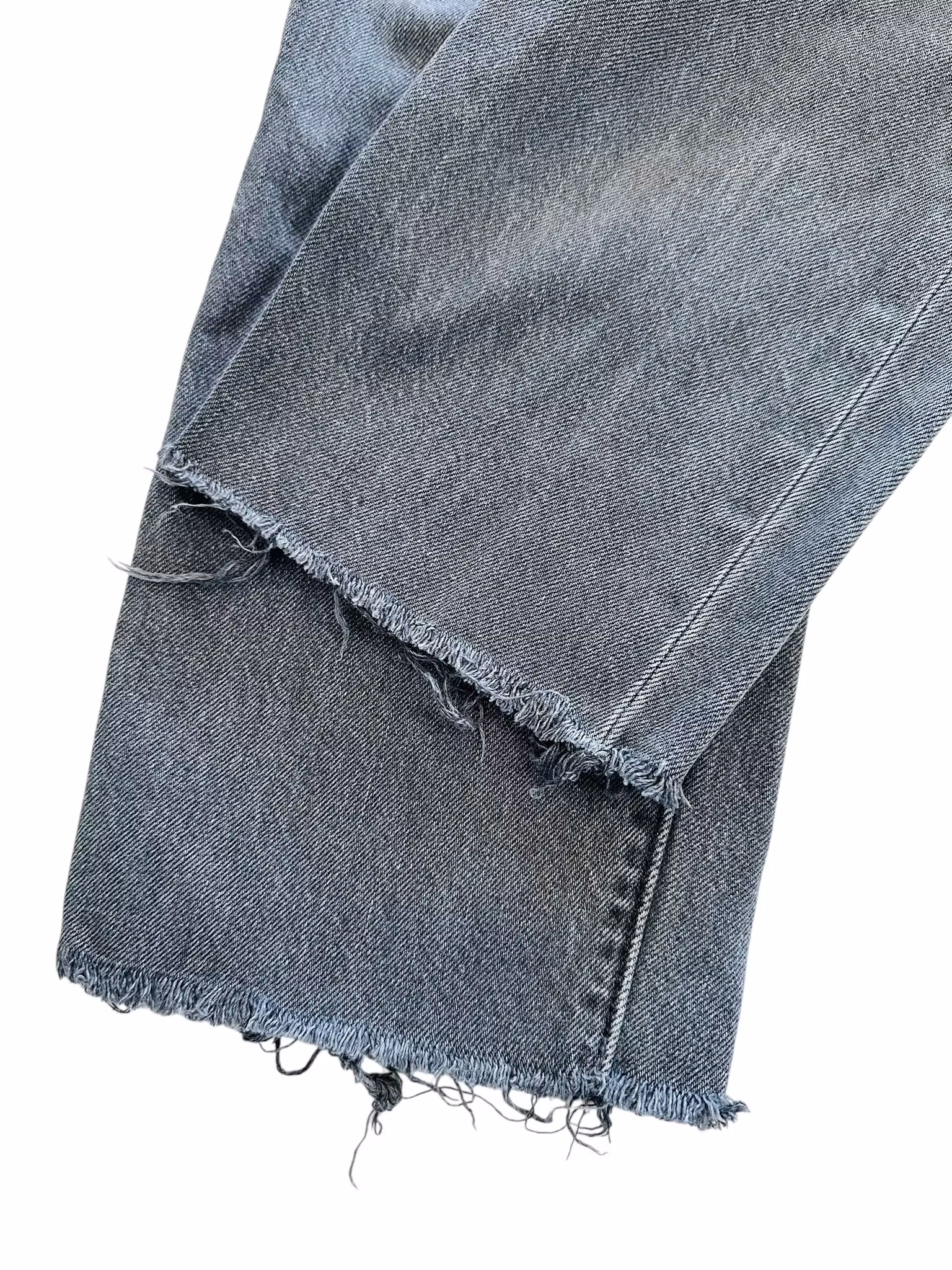 Levi’s 501 28/28 avklippta grå