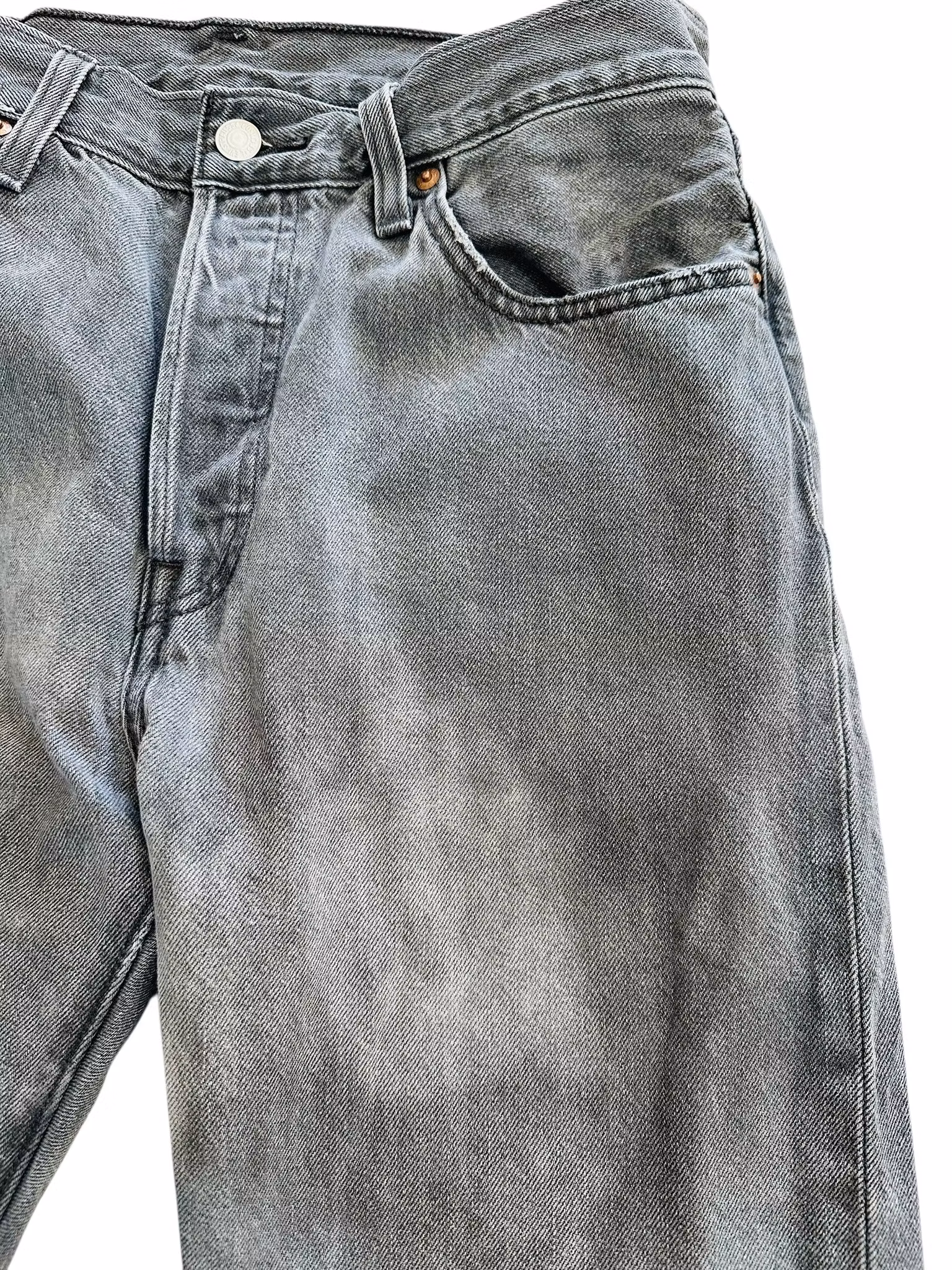 Levi’s 501 28/28 avklippta grå