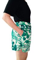 Grönmönstrade shorts