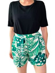 Grönmönstrade shorts
