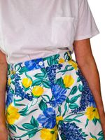 Blommiga längre shorts