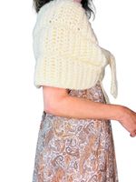 Hemstickad smörgul sjal/poncho
