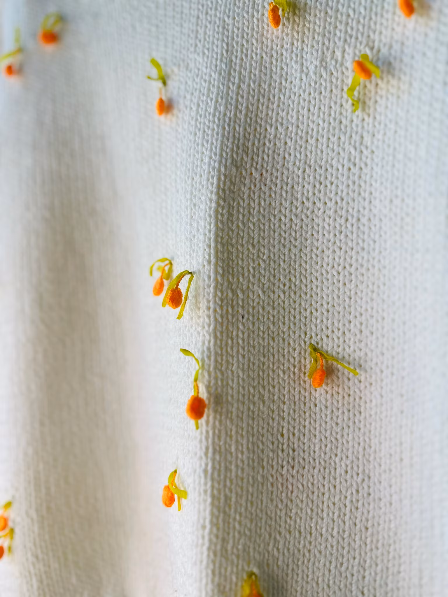 Hemstickad slipover med 3D-blommor