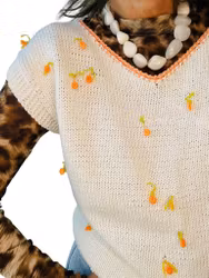 Hemstickad slipover med 3D-blommor