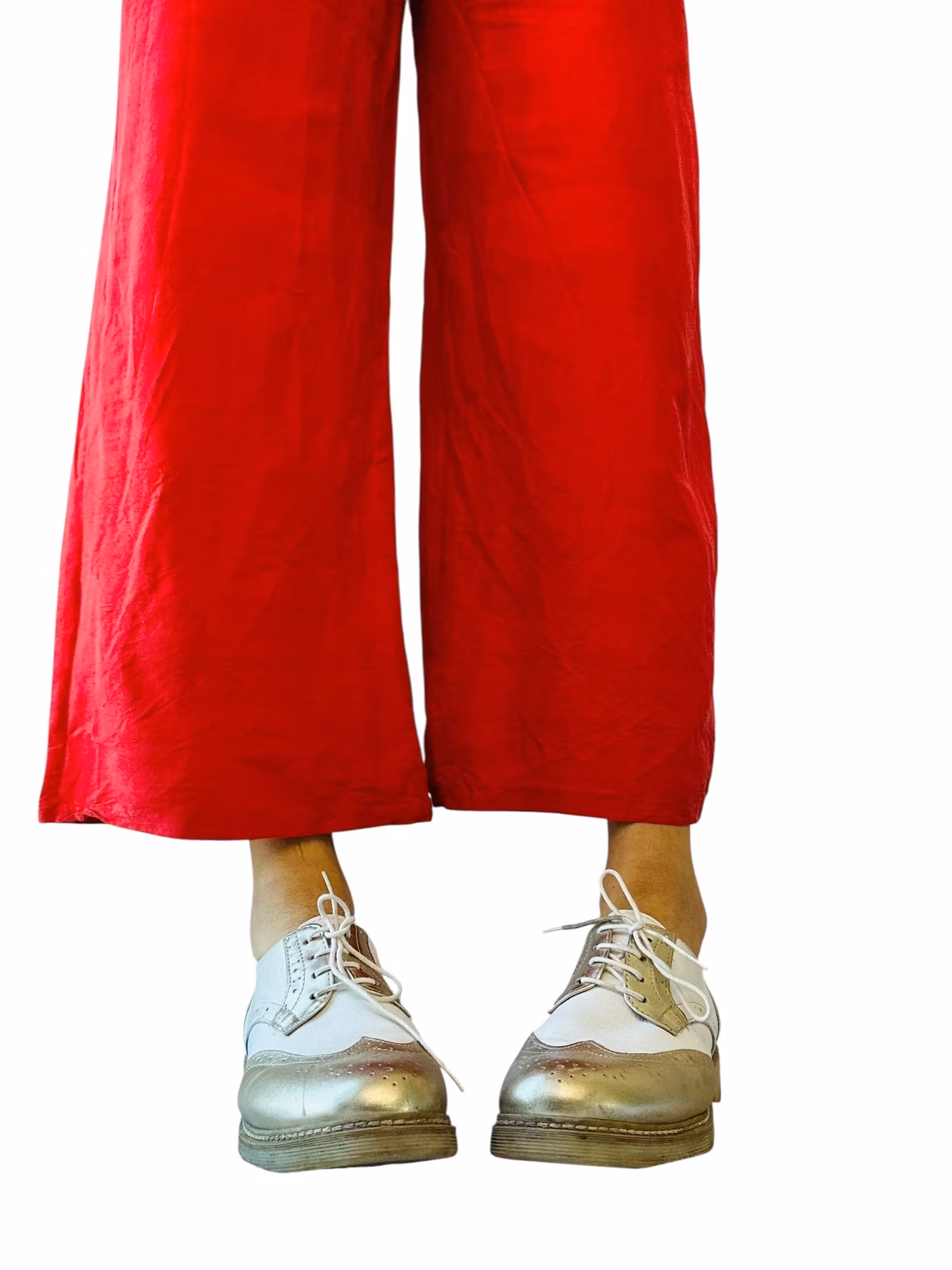 Skor i vitt och guld