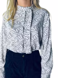 Gestuz blus med hästprint