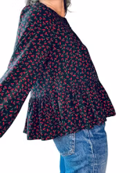 Blus med körsbär