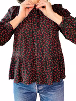 Blus med körsbär