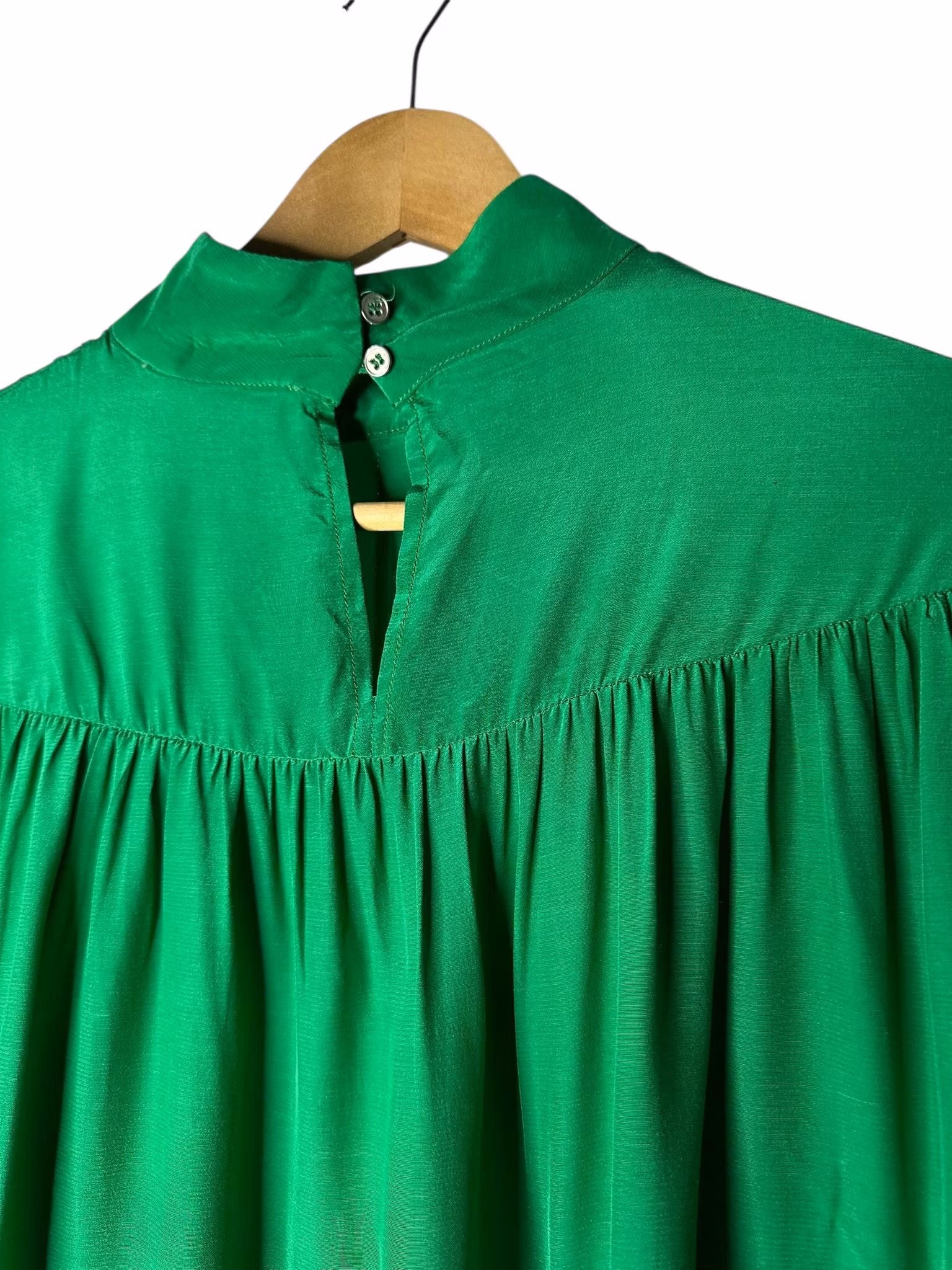 Grön blus med veck