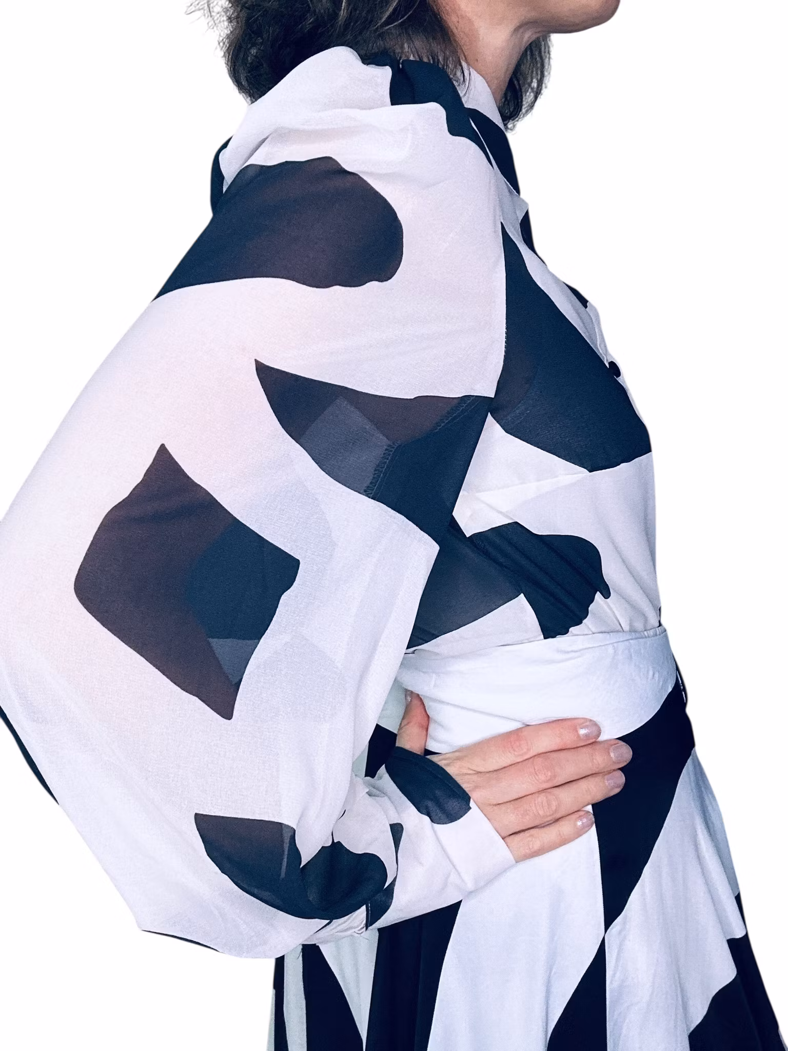 Svart-vit blus med puffärm